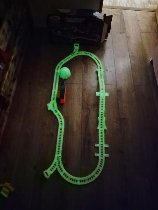 Pista Thomas fosforescentă