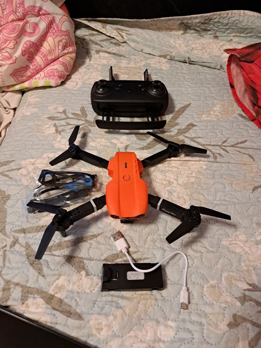 Продавам мини дрон с камера