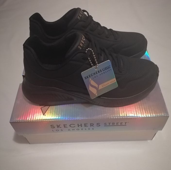 Нови дамски черни маратонки Skechers без връзки. Мемори пяна размер 36