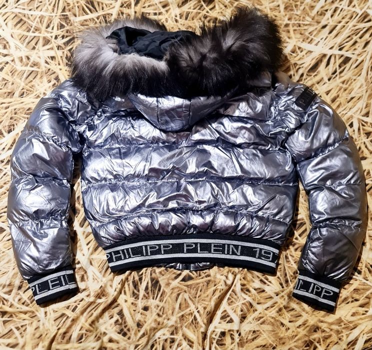 Сребристо зимно яке " Philipp Plein " , с естествен косъм на качулкатa