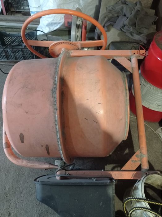 Бетономешалка в хорошем состоянии