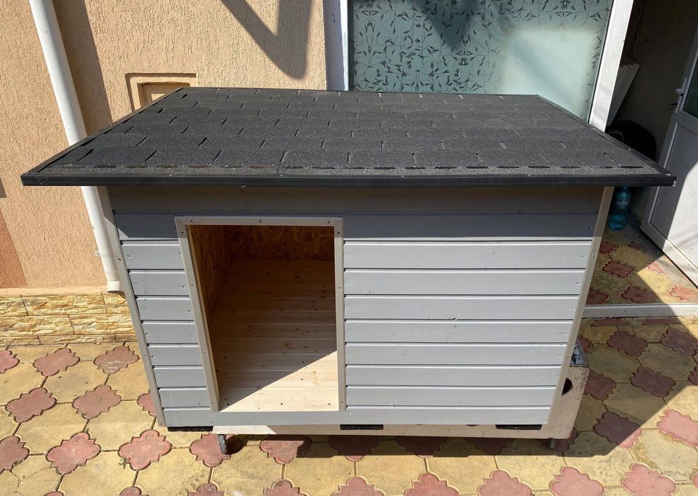 Cusca izolata cu acoperis rabatabil