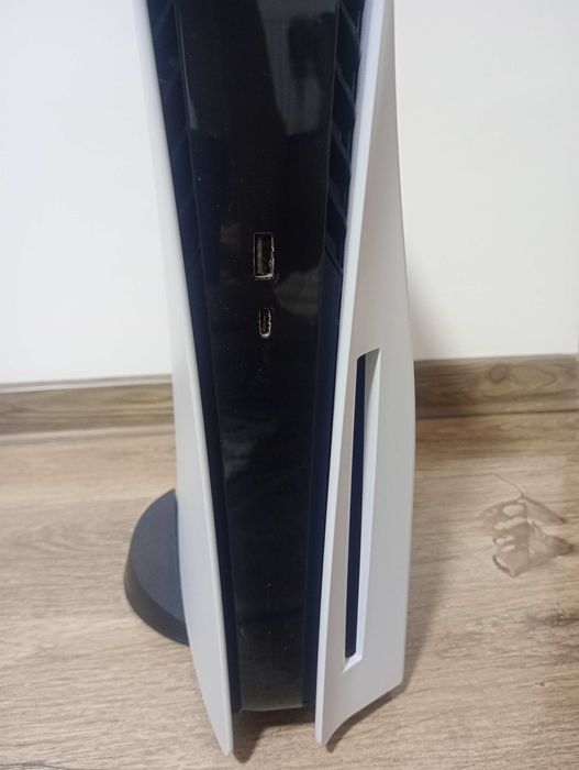 PS5 cu un controler 4 jocuri și toate accesoriile
