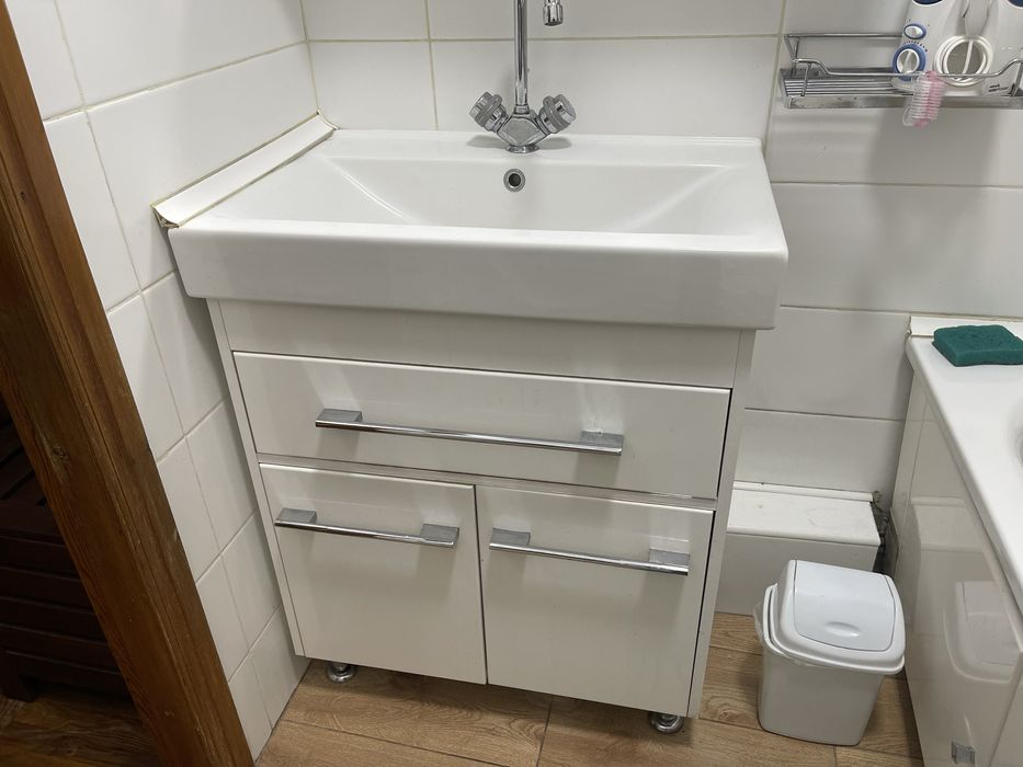 Продам тумбу с раковиной