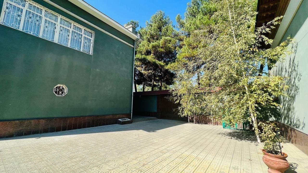 срочно продается Евродом Академик городок  ул немат 11-соток широкий ф