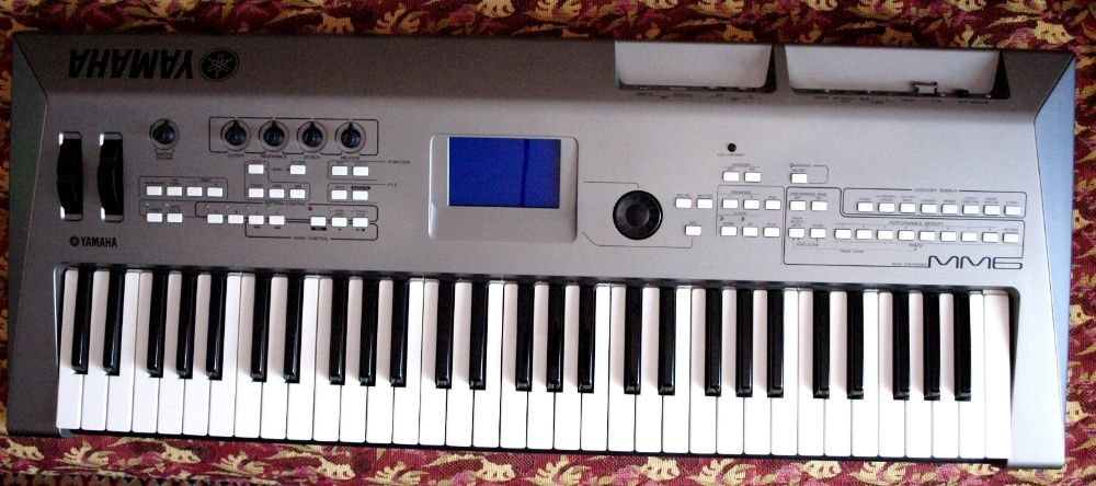 Syntetizator, clapa, orga Yamaha MM6 ca noua