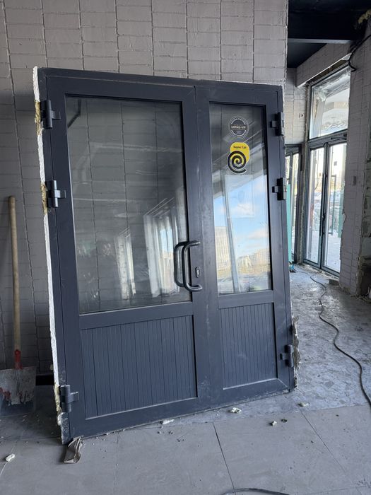 Продам двери алюминий