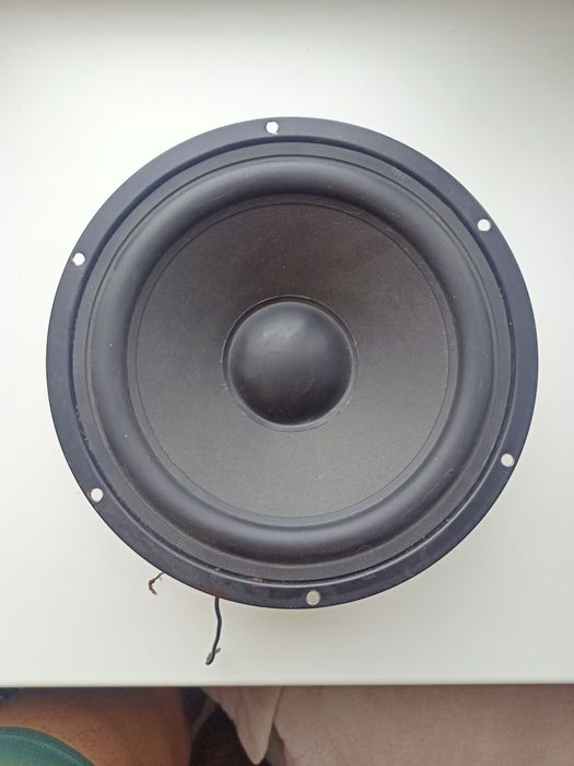 Продаю низкочастотный динамик 8 ом