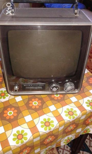 Tv color portabil SONY vechi de colectie in stare de fuctiune
