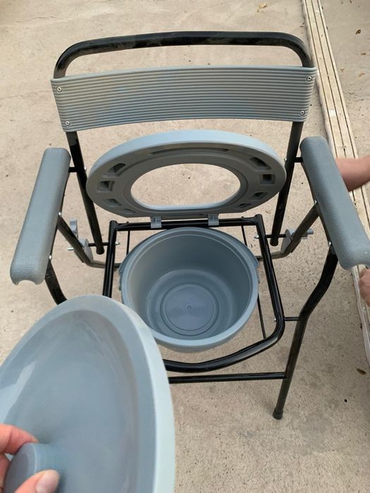 Новый Переносной туалет даром