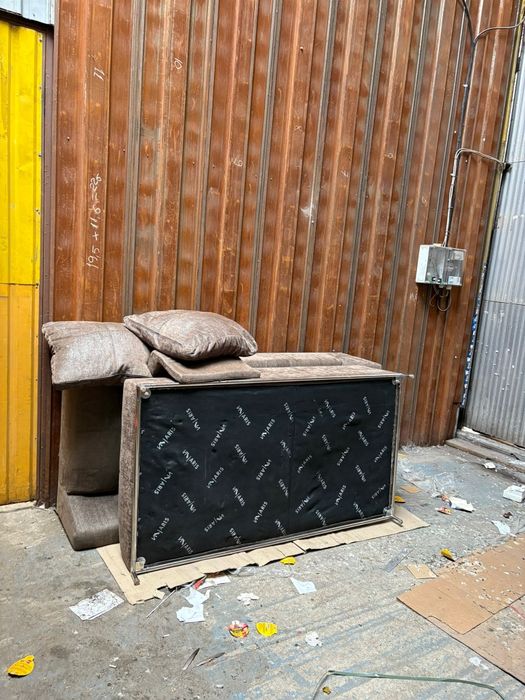 Canapea coltar folosita.