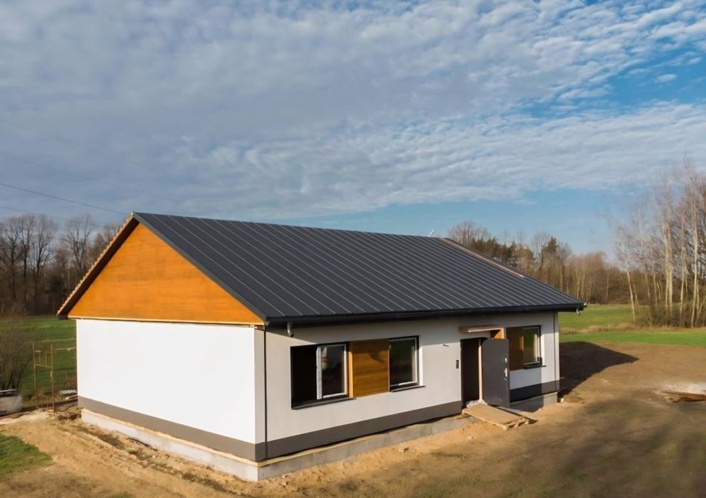 Vând case pe structura metalica