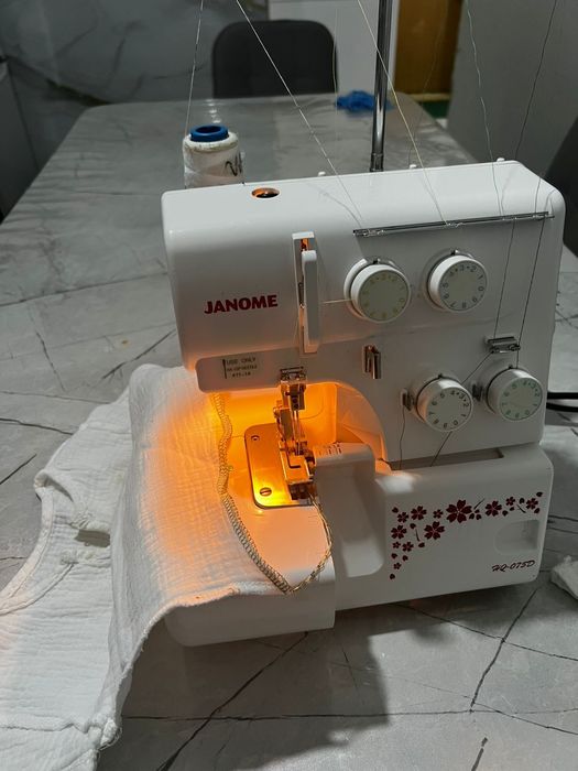 Продам оверлок в хорошем состоянии