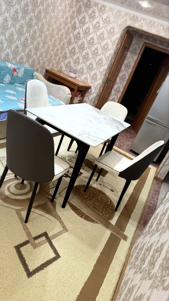Продам стол со стулями