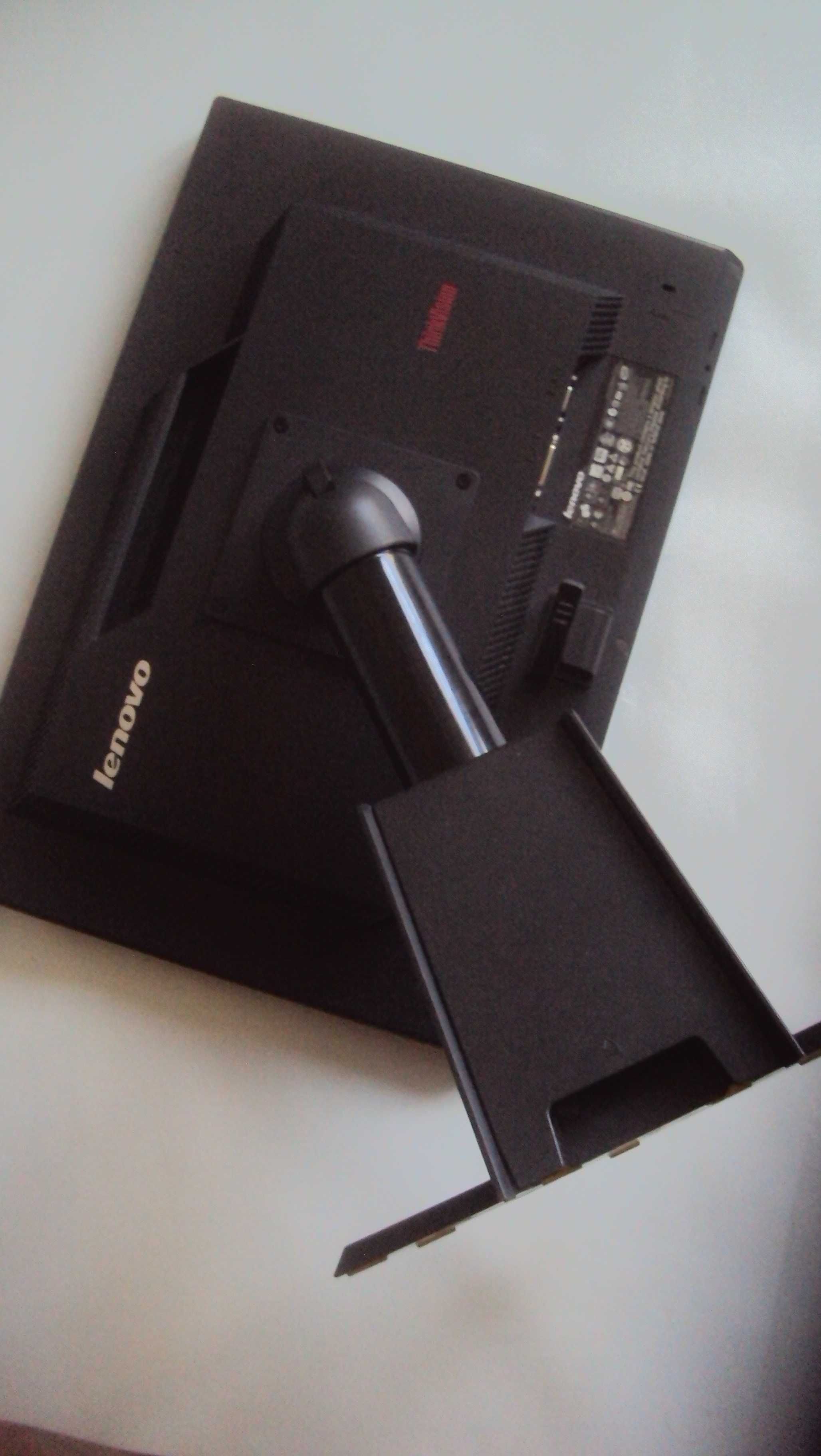 Телескопична въртяща се стойка за монитор с Lenovo ThinkVision