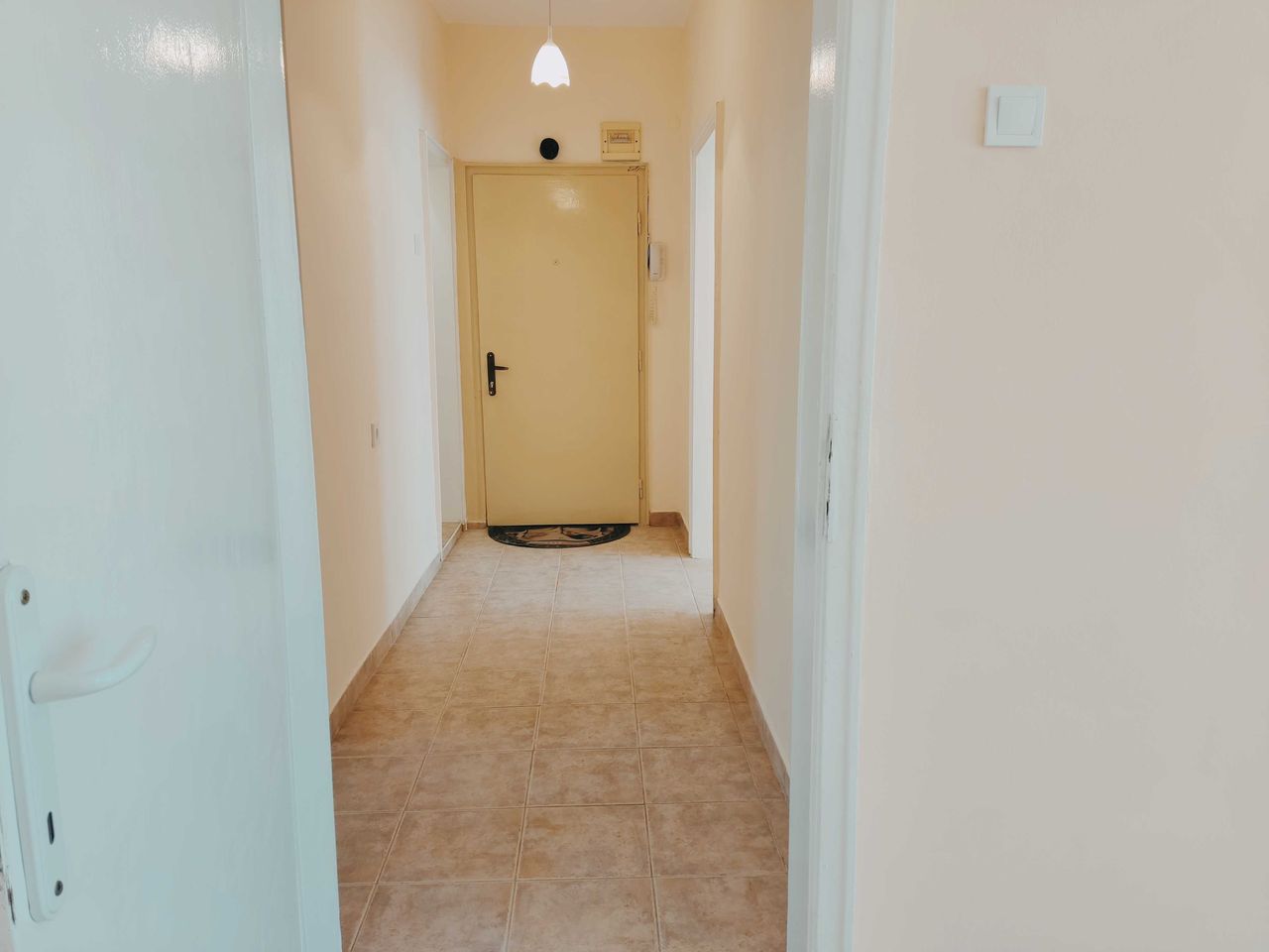 Продава се Тристаен апартамент в Силистра, Център - 108 кв.м за 639 €/кв.м - Снимка #3