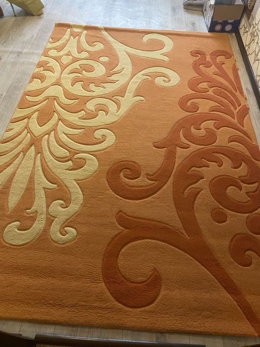 Продается ковер в отличном состоянии