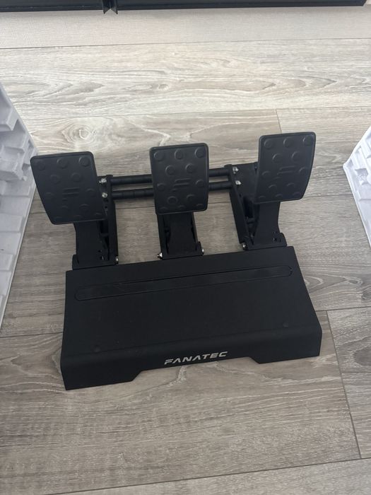 Fanatec CSL DD 8NM + Formula 2.5 Steering Wheel + CSL Elite Pedals V2