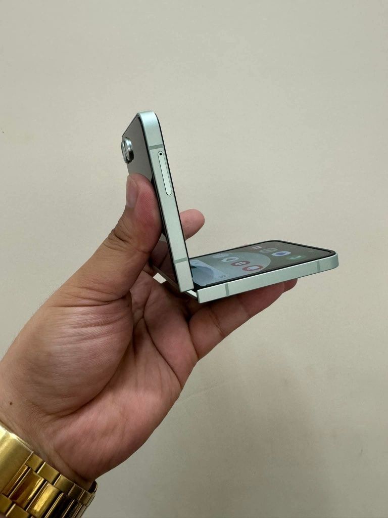 Telefon Samsung Galaxy Z Flip 6 ca Nou 256GB 12GB 5G Schimb Trimit Fix