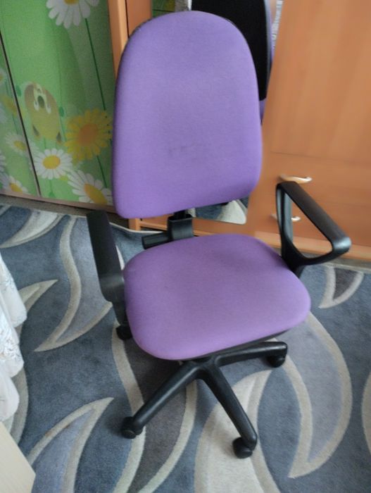 Монитор игровой новый и компьютерный стул б/у