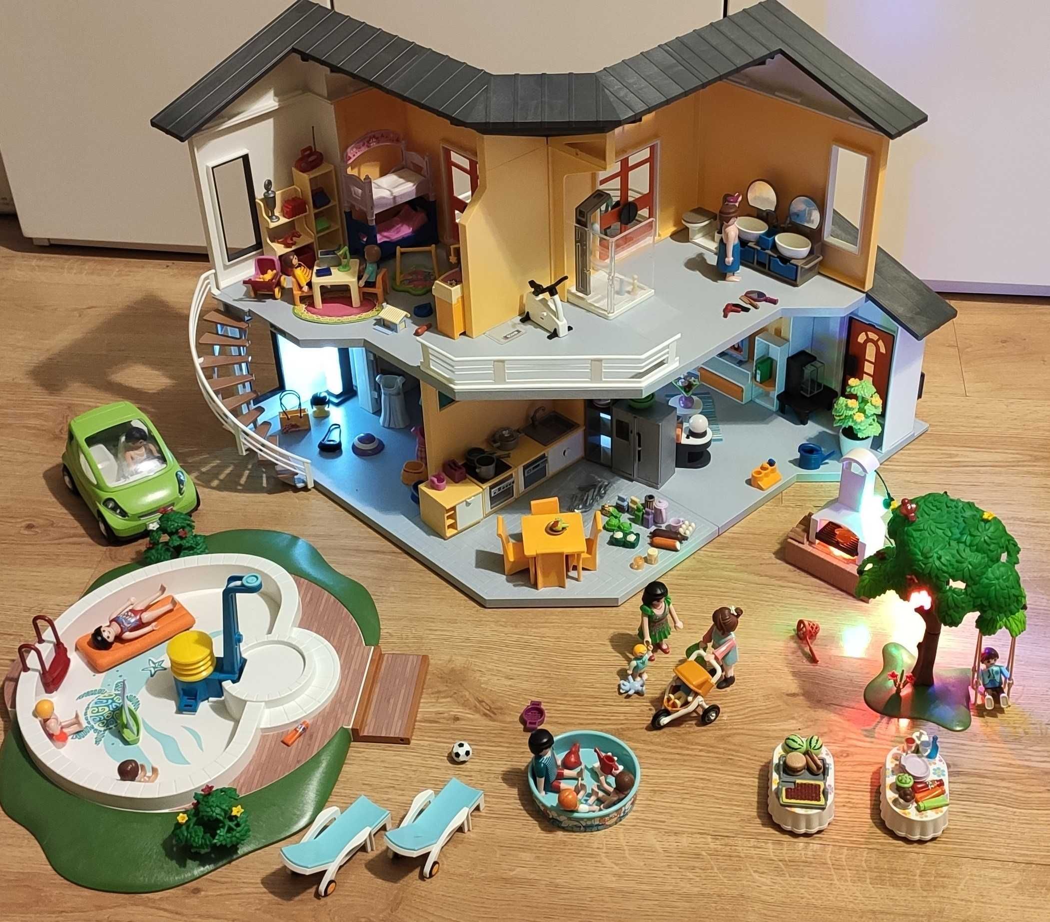 Playmobil - Къща с обзавеждане, болница , полиция и още много сетове.
