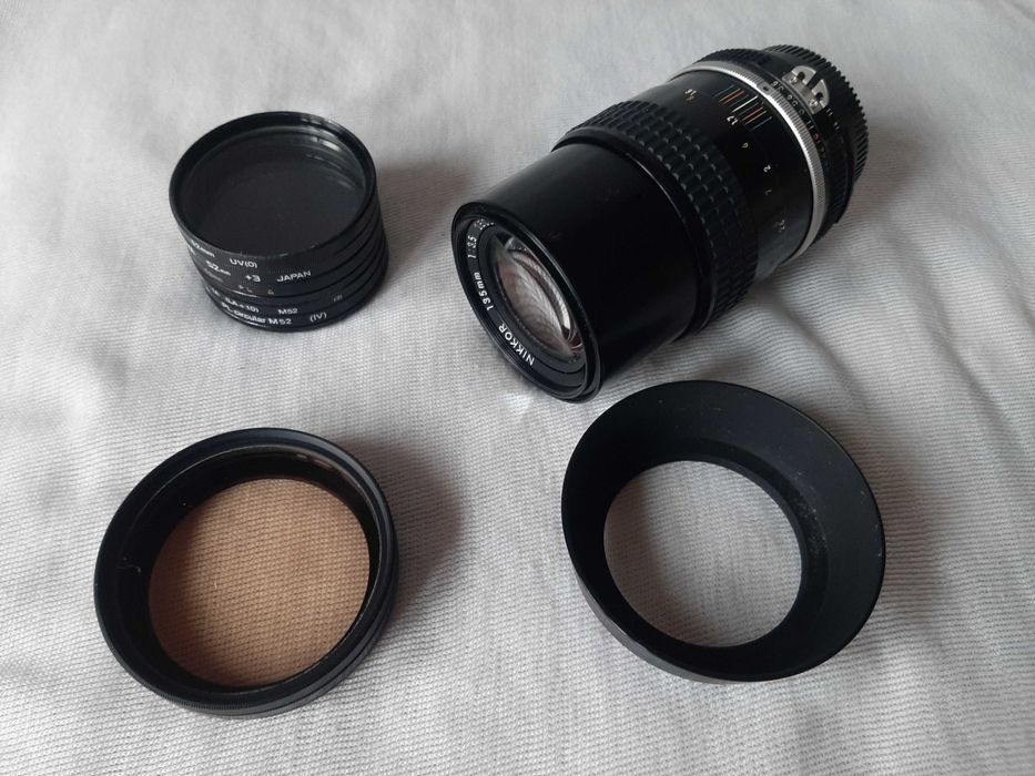 Обектив Nikon Nikkor 135mm f/3.5 + сенник + филтри