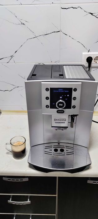 Espressor Automat DeLonghi Perfecta Cappuccino ESAM5500 cu Cafea Boabe