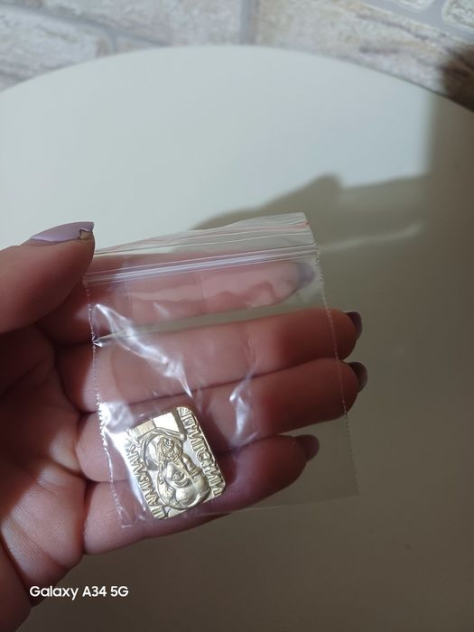 Значки различни по 3лв за брой