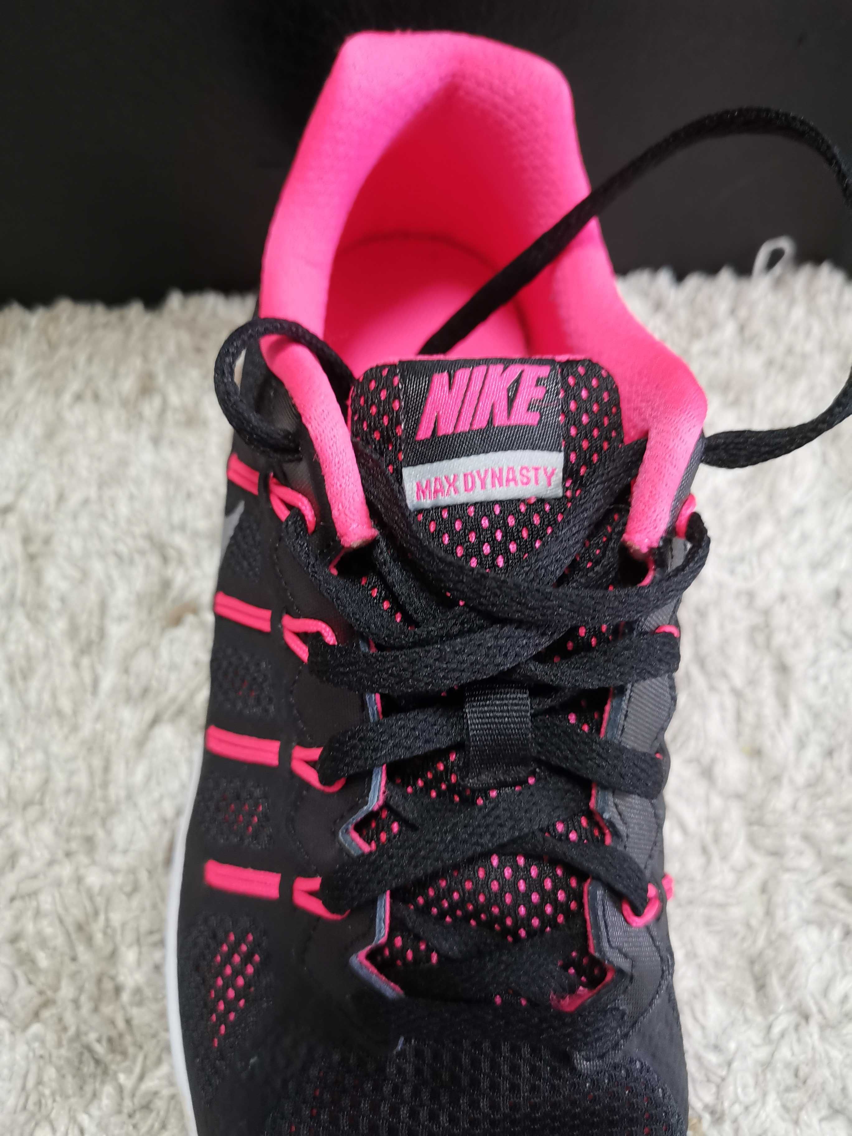 Oригинални дамски маратонки Nike Air Max Dynasty 38,5