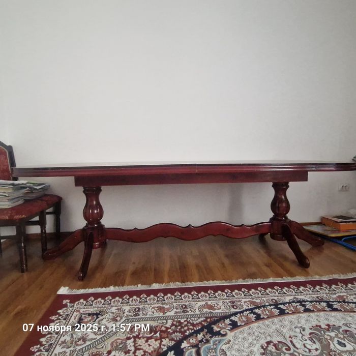 Стол деревнный, для приема гостей, продам за символическую сумму