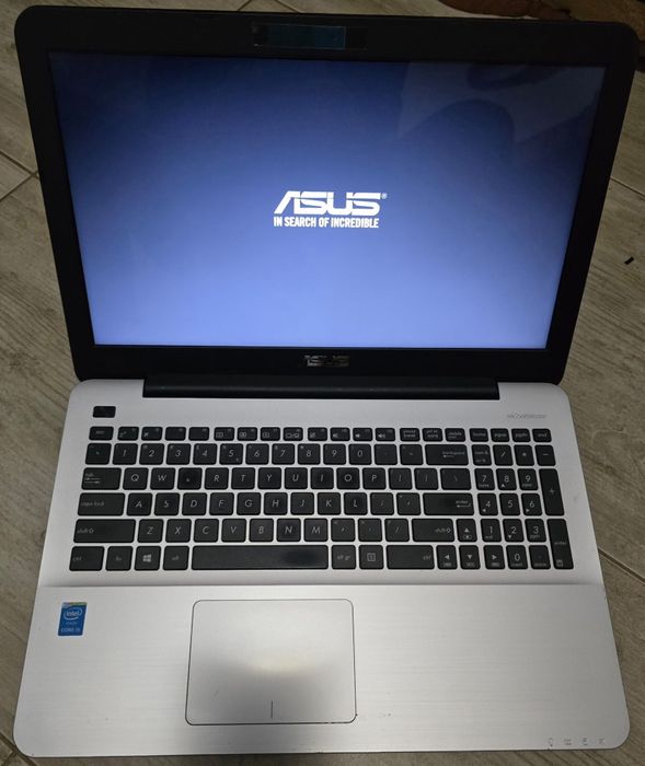 Laptop Asus i5 procesor