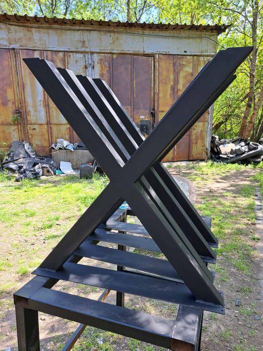 Метални крака за трапезни, холни маси и пейки