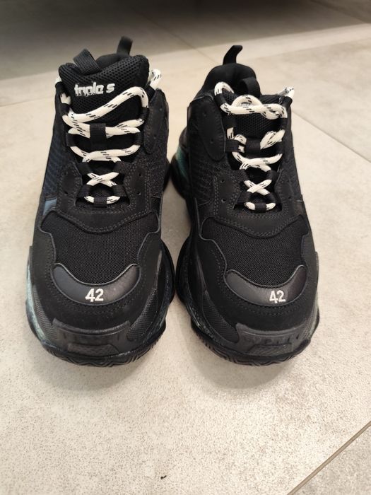 Vând sneakersi Balenciaga Triple S