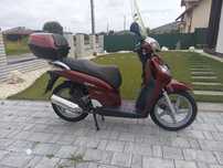 Honda Sh 125 i.   Se conduce cu B