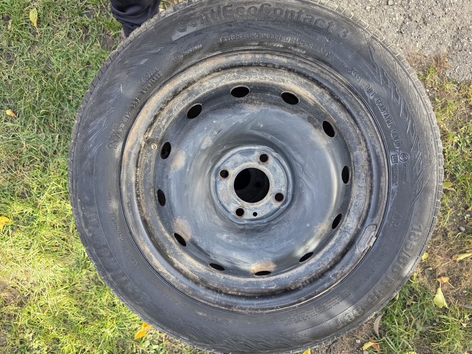 Vând Roti  185/65 R15 
150 de lei toate 3 
Jante de tabla