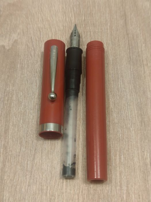 Stilou Sheaffer made in USA penita F culoare rosu