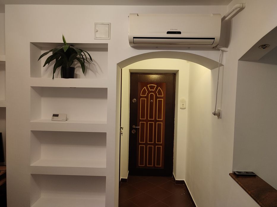 Închiriez apartament 3 camere