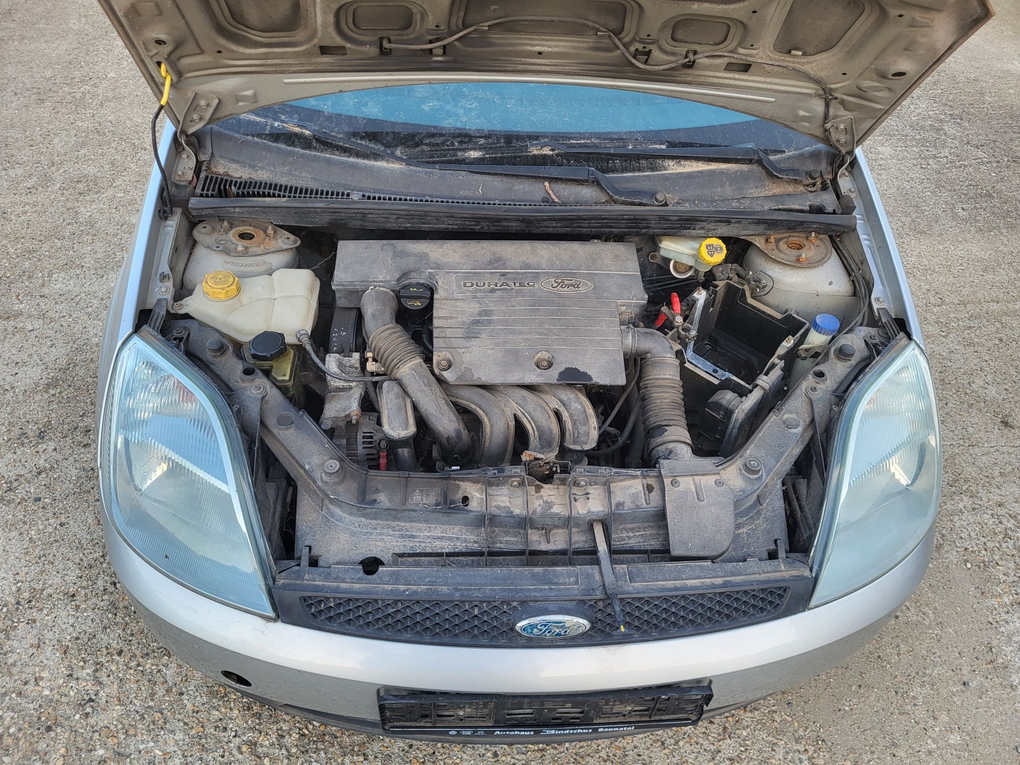 Dezmembrez Ford Fiesta 1.4 benzina 80 cp FXJA an 2004