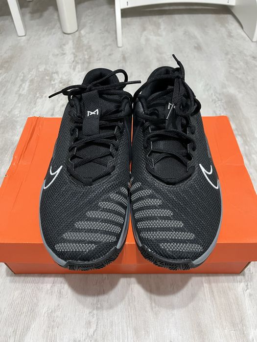 Продам кроссовки