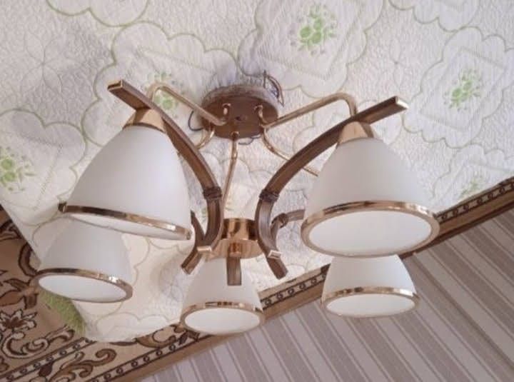 Люстра          .