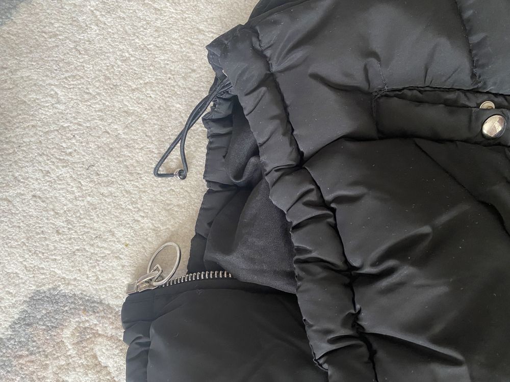 Jacheta cu puf negru BERSHKA