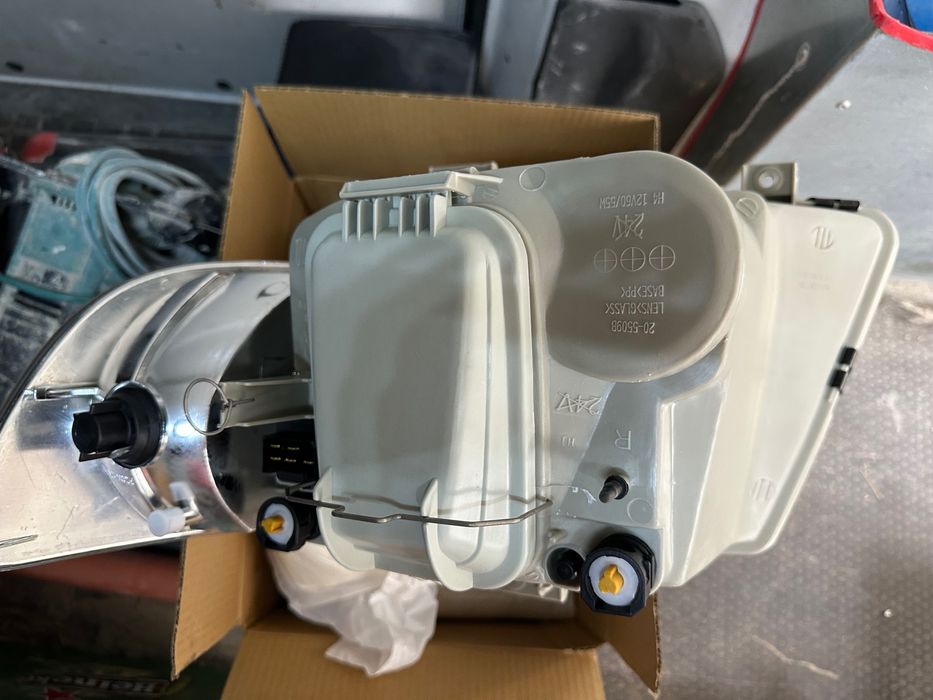 Фарове с мигачи за Мерцедес Вито