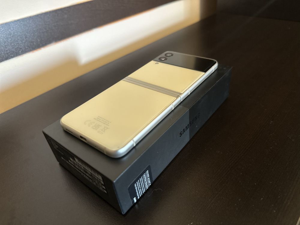 Samsung Galaxy Z flip 3