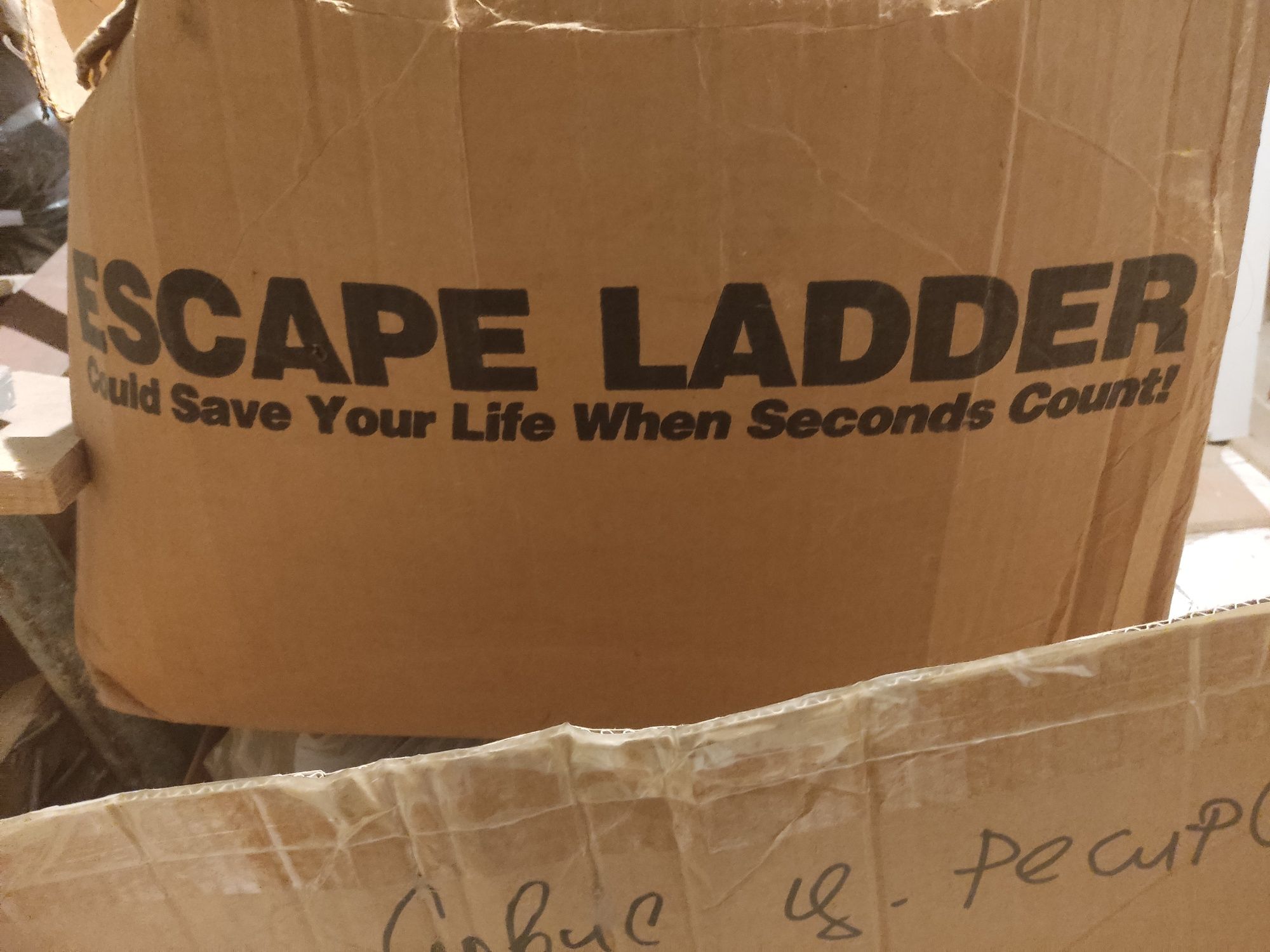 Escape Ladder (пожарная складная лестница)