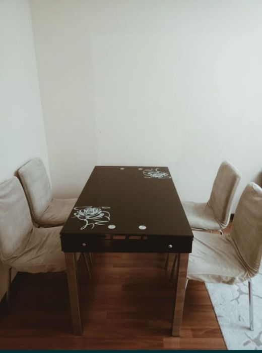 Стол со стульями