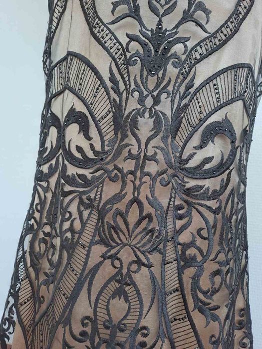 Официална черна рокля с камъчета и бродерия