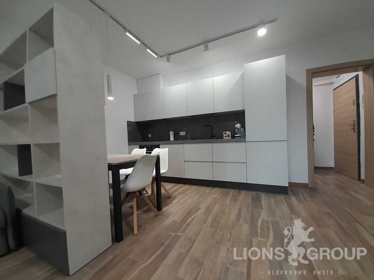 Продава се Едностаен апартамент в к.к. Св.Св. Константин и Елена - 53 кв.м за 3963 €/кв.м - Снимка #2