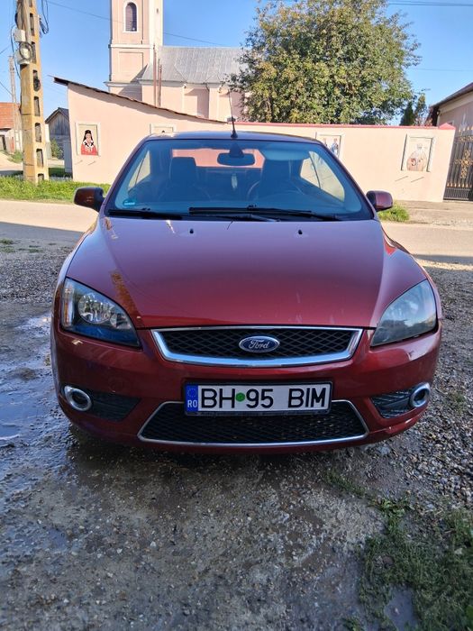 Vând Ford Focus decapotabil