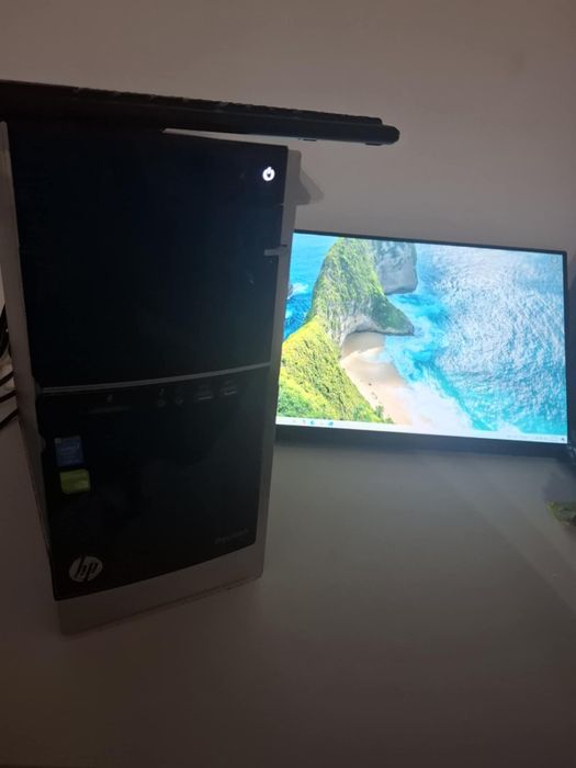 Calculator hp cu i5 , 8 g ram , video 4gb