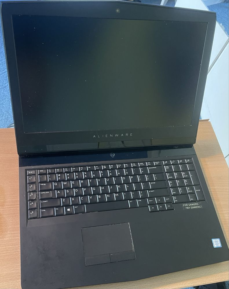 Геймърски лаптоп Alienware 17 R4 (P31E) – Лаптоп за части